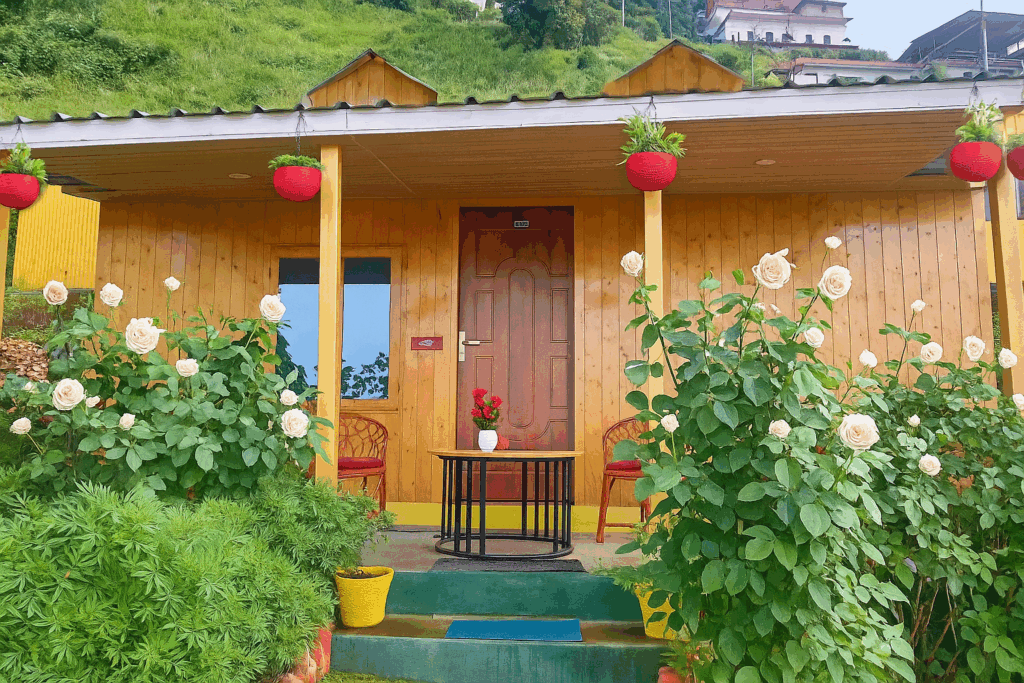Resorts in Kanatal
